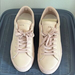 Cream Low-Top Sneakers with Suede Texture and Pink Laces